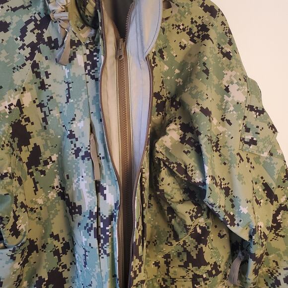 US Navy Working Uniform NWU Type III Parka Medium X-Long AOR2 12/19 - Picture 6 of 14